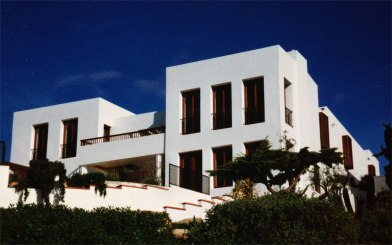 casa bianca from beach